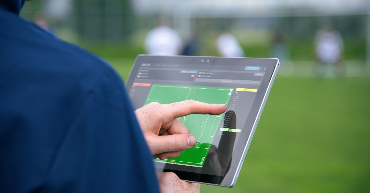 A coach uses the only player tracking system with a fully automated and wireless workflow, KINEXON PEFORM GPS Pro.