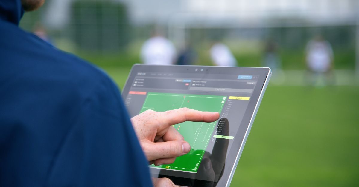 LEAGUE DATA X-SIGHTS is a pioneering tool that seamlessly integrates GPS-based training data with official match data.